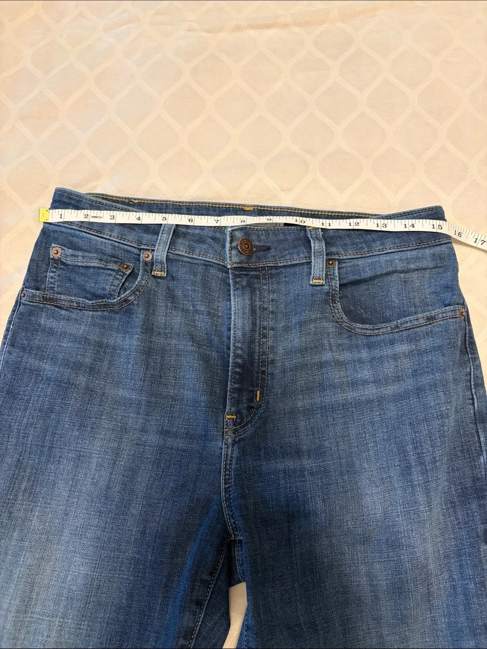 Levi’s 725 high rise bootcut jeans